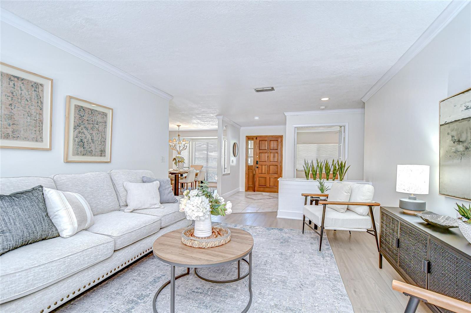 Listing photo id 7 for 6011 Soaring Avenue