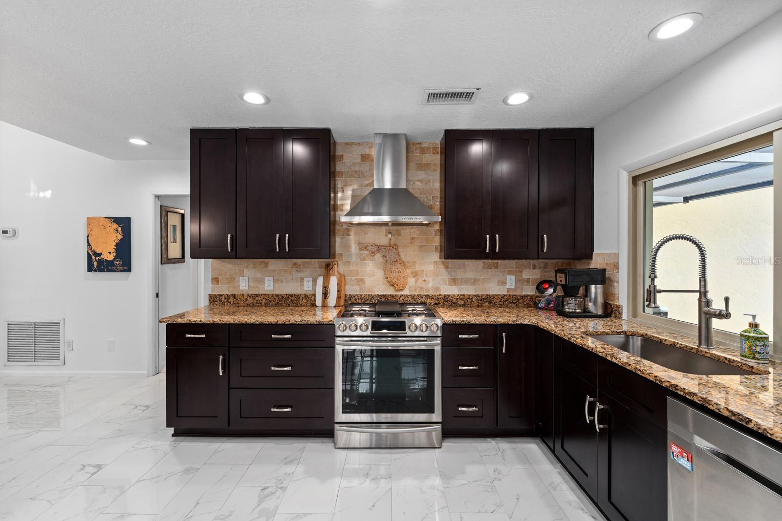 Image 14 of 35 For 767 Caya Costa Court Ne