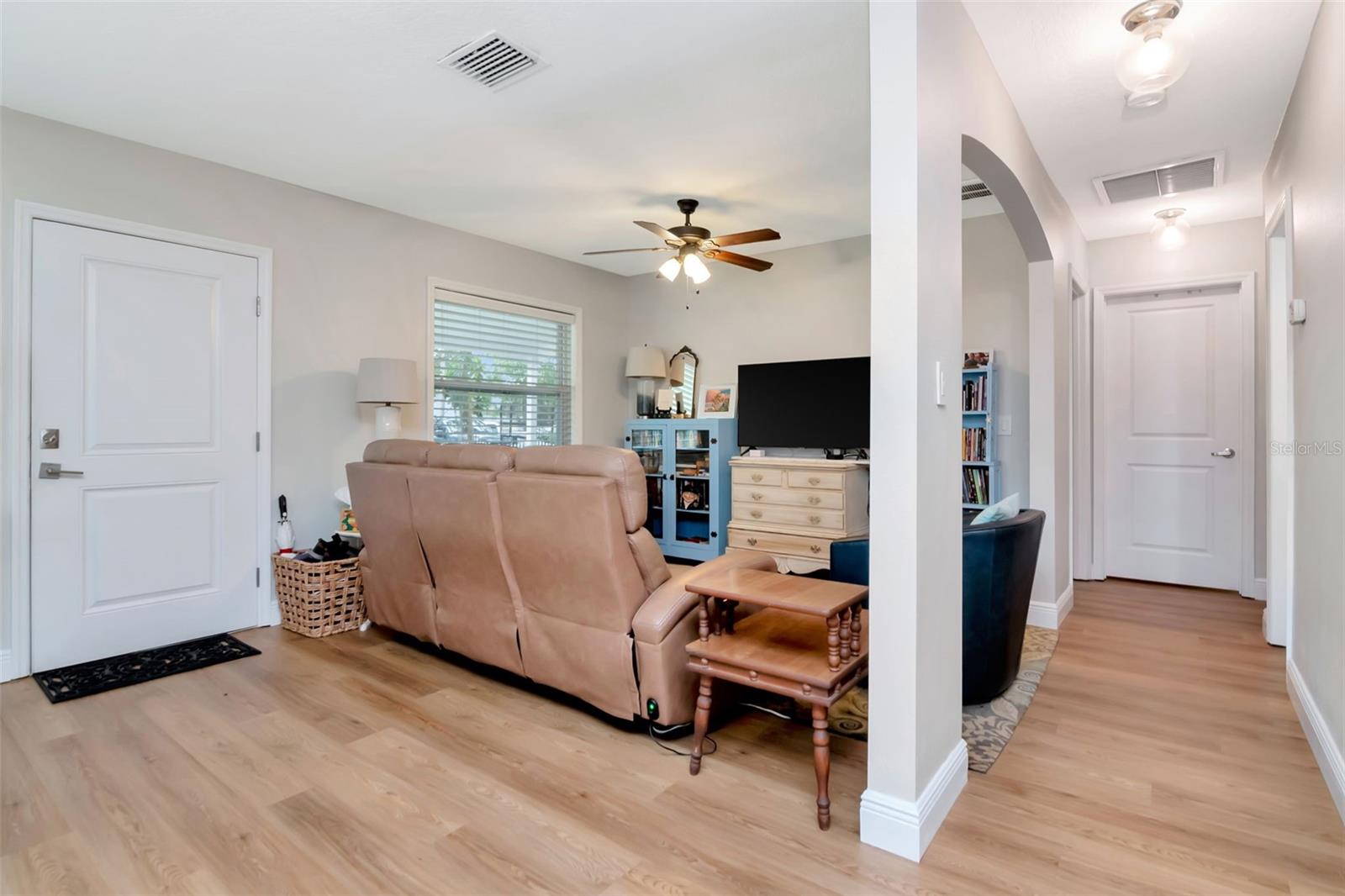 Listing photo id 9 for 4714 Bay View Avenue