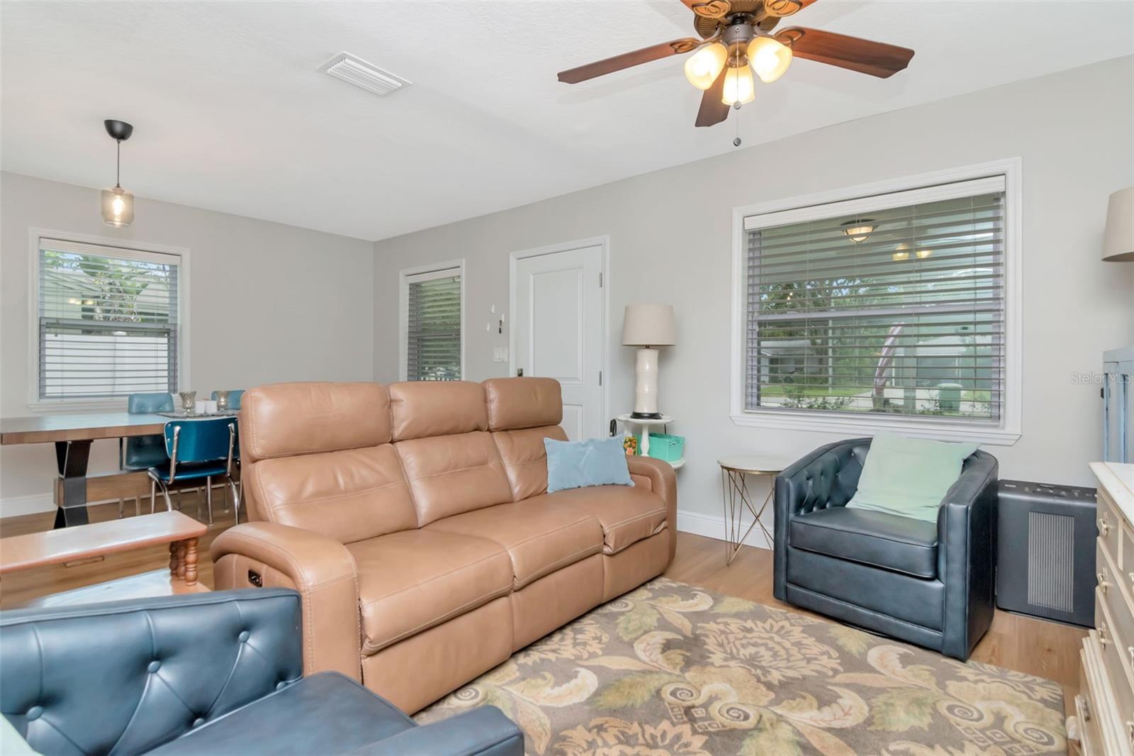 Listing photo id 10 for 4714 Bay View Avenue