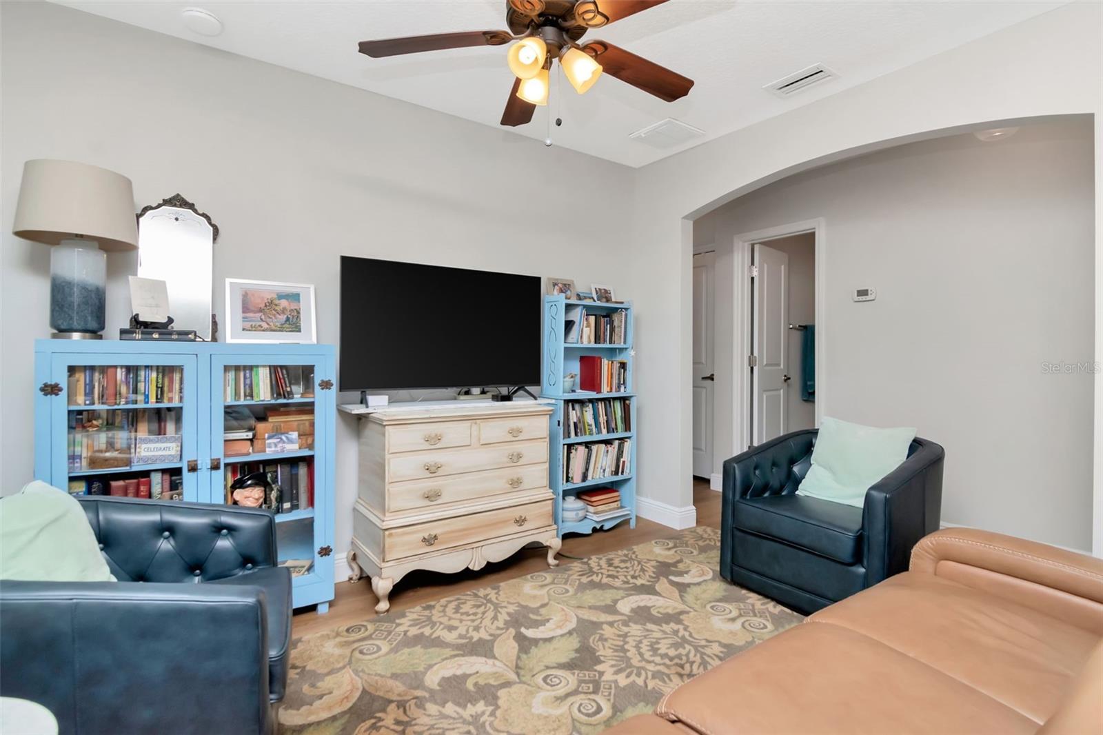 Listing photo id 11 for 4714 Bay View Avenue