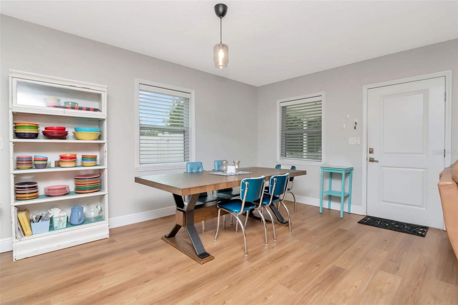 Listing photo id 14 for 4714 Bay View Avenue