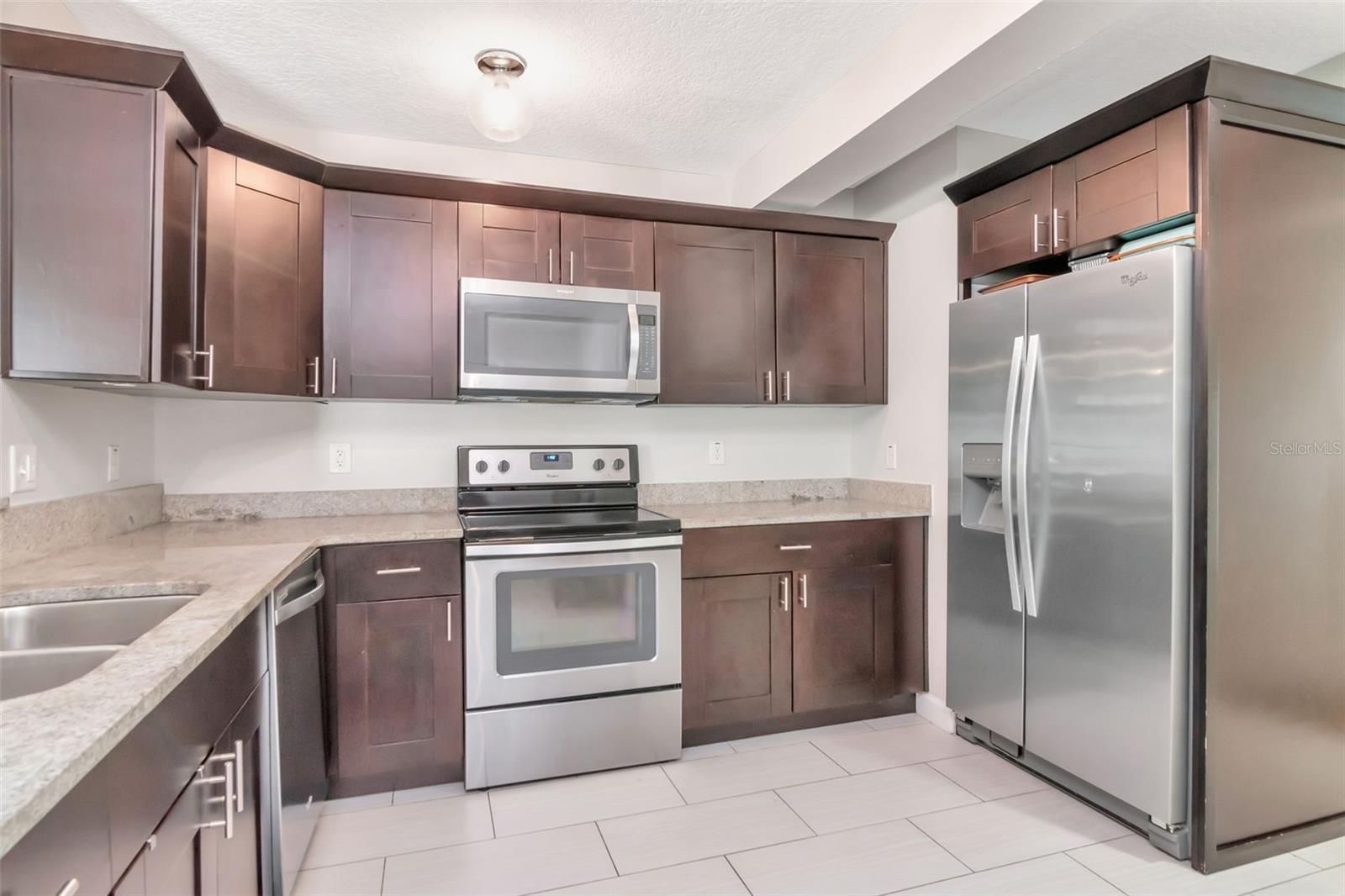 Listing photo id 17 for 4714 Bay View Avenue