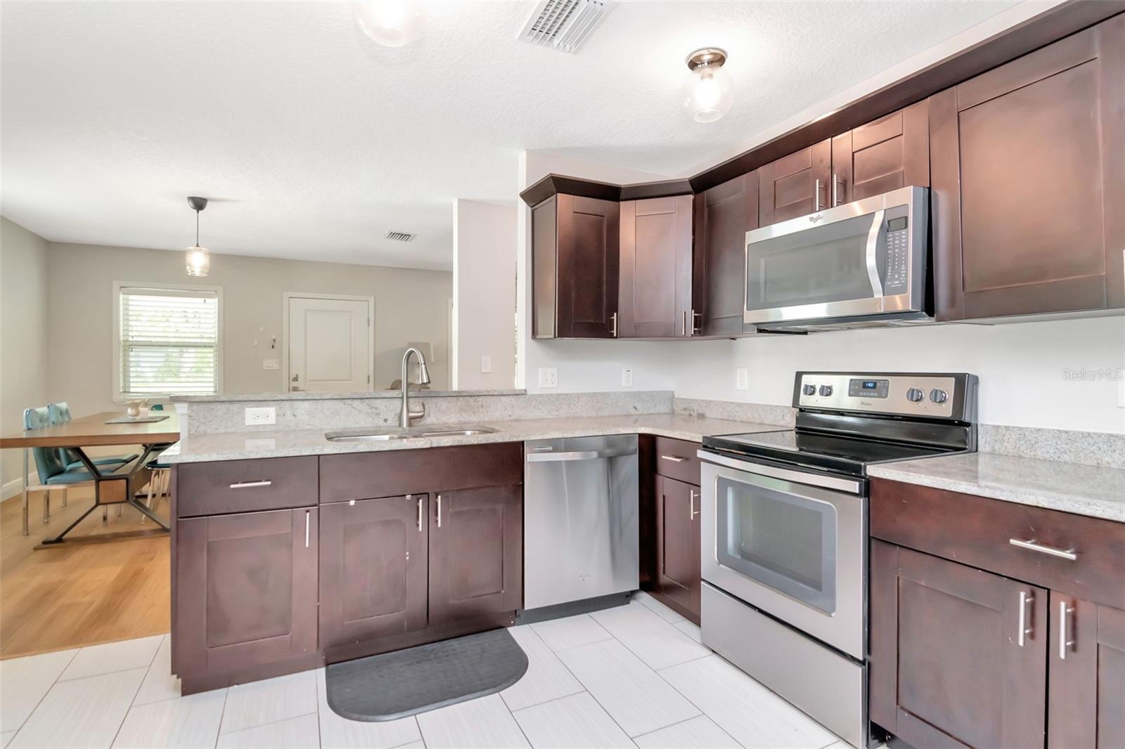 Listing photo id 18 for 4714 Bay View Avenue