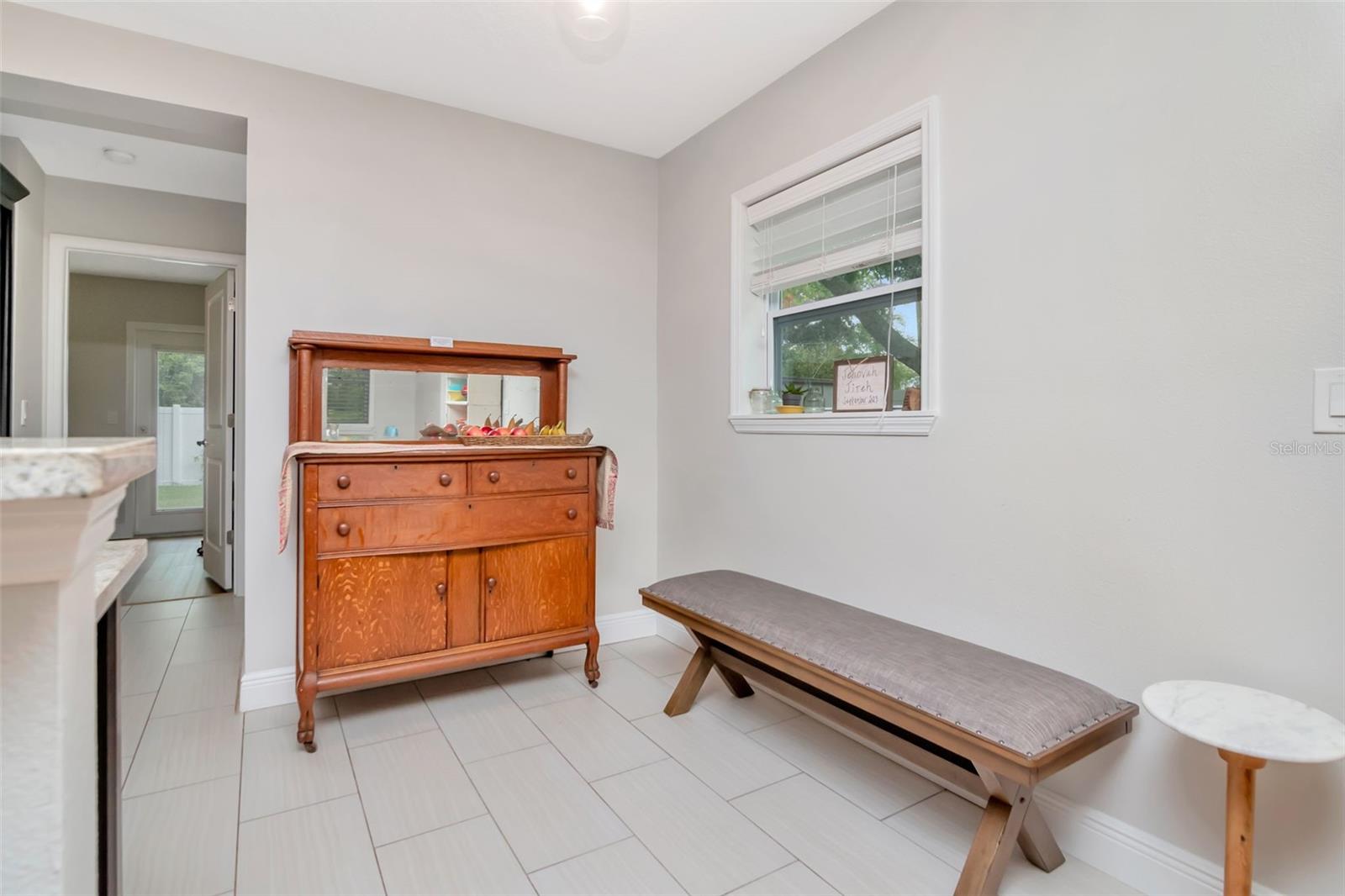 Listing photo id 19 for 4714 Bay View Avenue