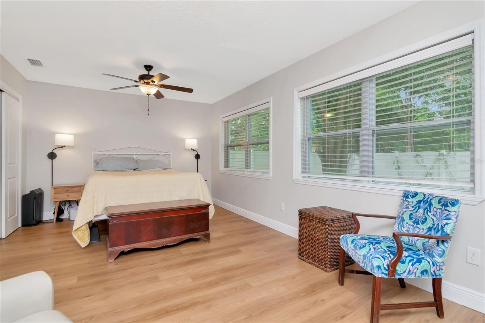 Listing photo id 21 for 4714 Bay View Avenue