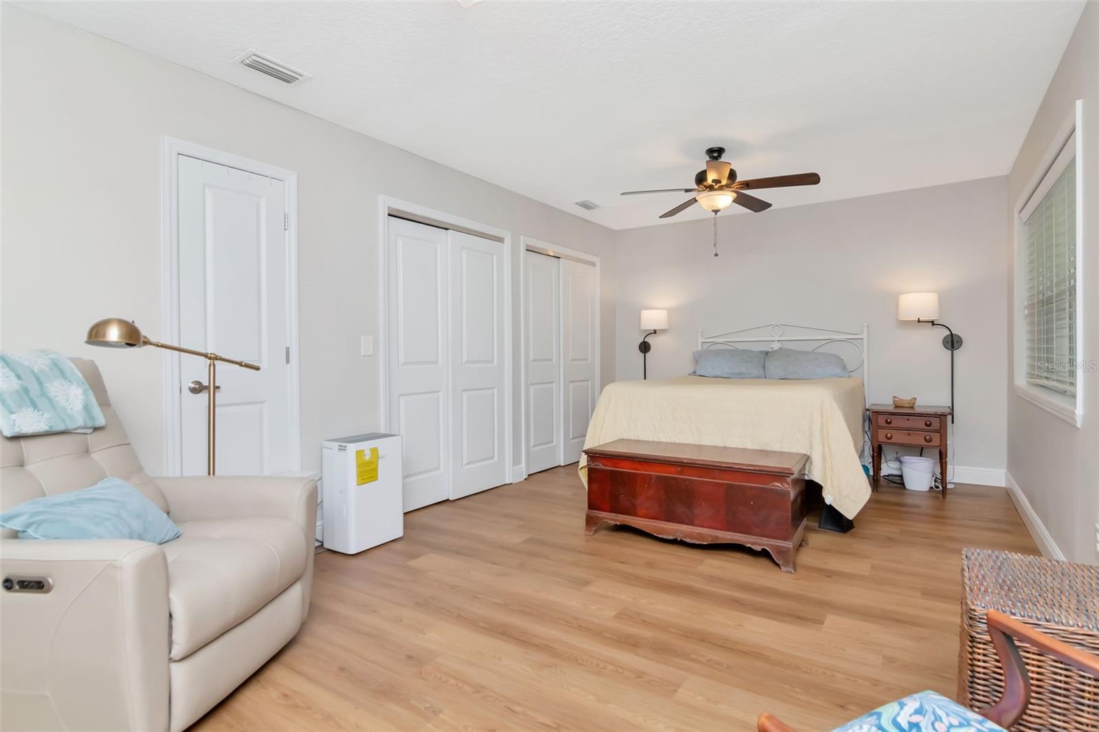 Listing photo id 23 for 4714 Bay View Avenue