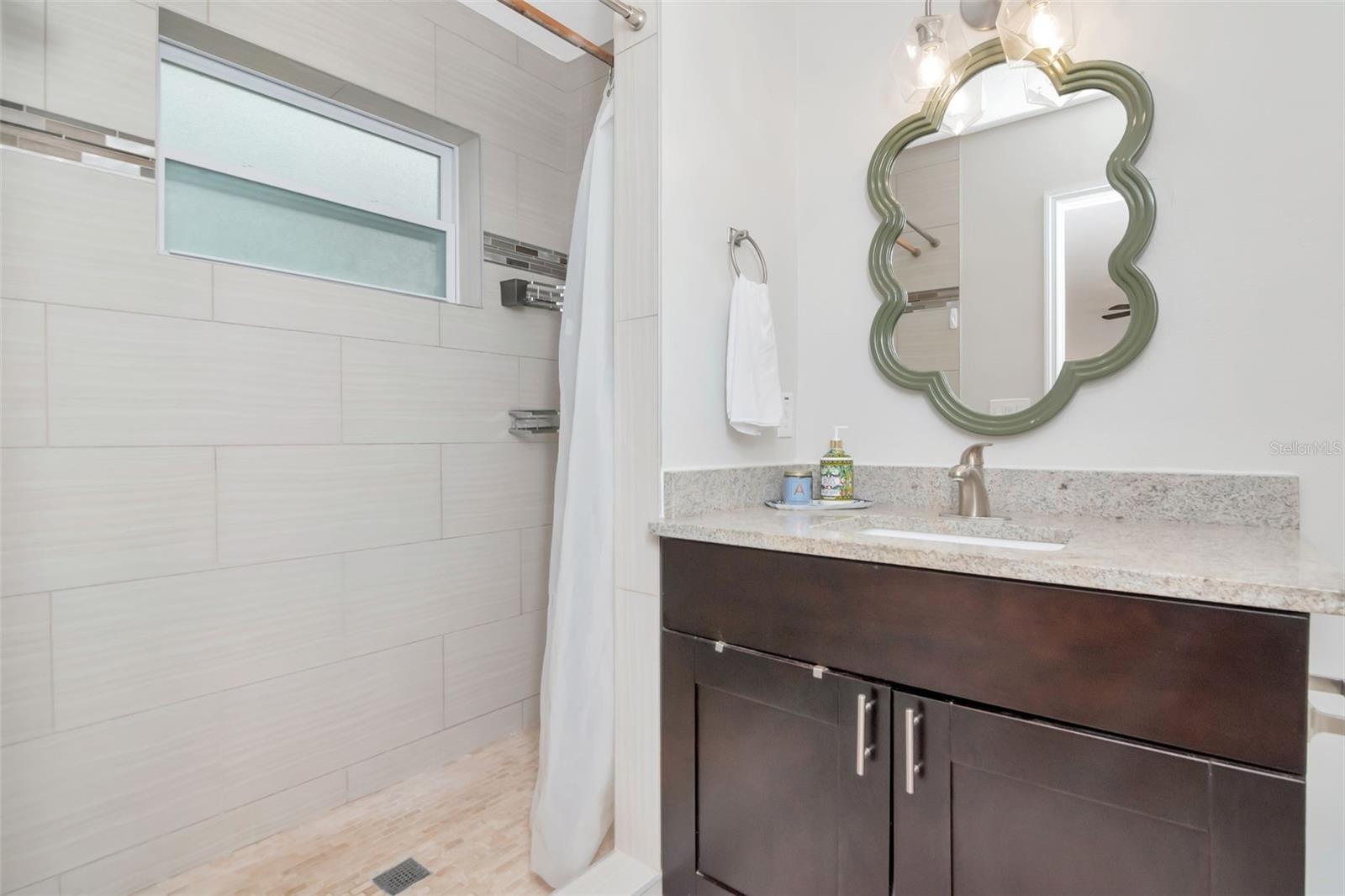 Listing photo id 25 for 4714 Bay View Avenue