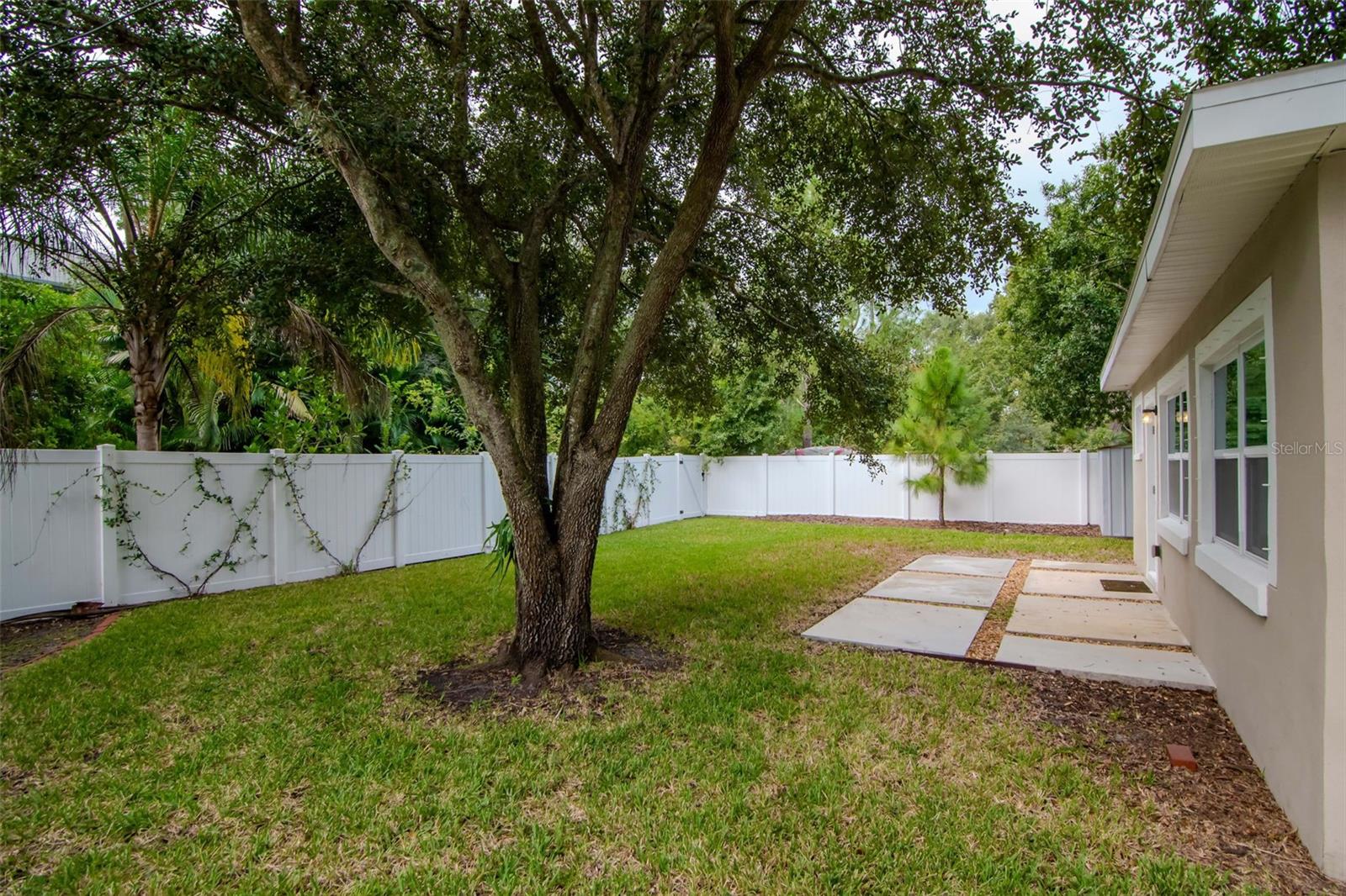 Listing photo id 30 for 4714 Bay View Avenue