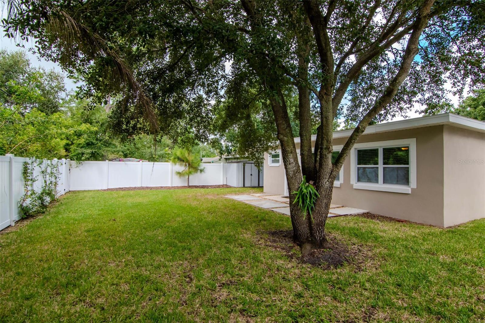 Listing photo id 31 for 4714 Bay View Avenue