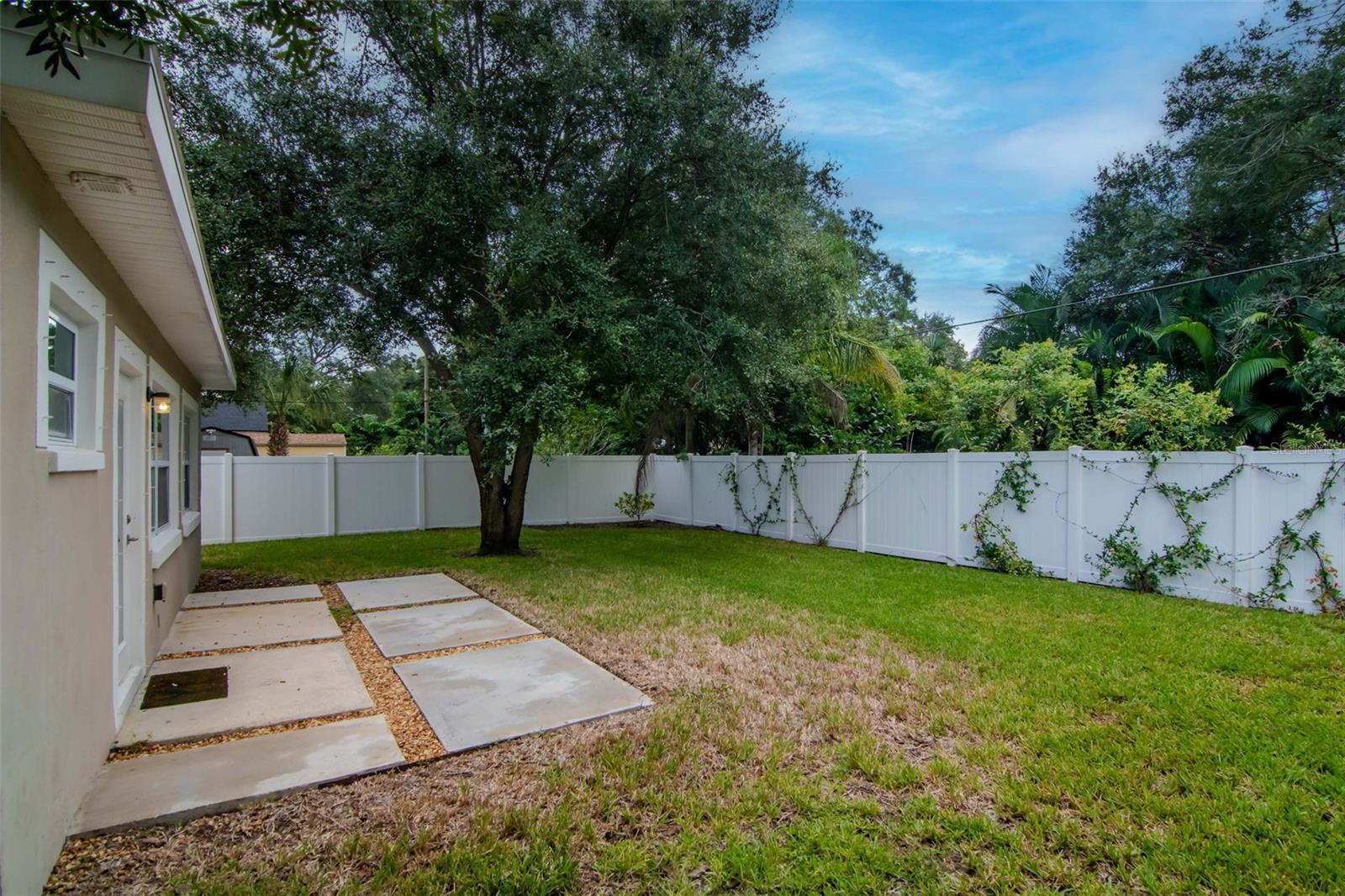 Listing photo id 35 for 4714 Bay View Avenue