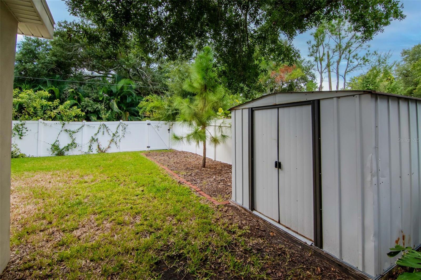 Listing photo id 36 for 4714 Bay View Avenue