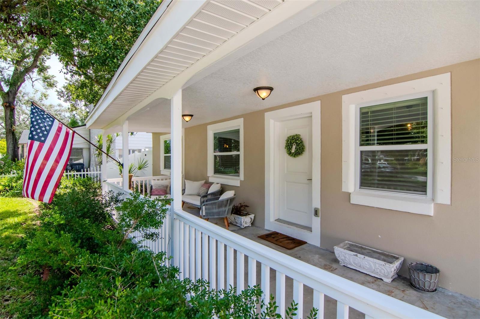 Listing photo id 3 for 4714 Bay View Avenue