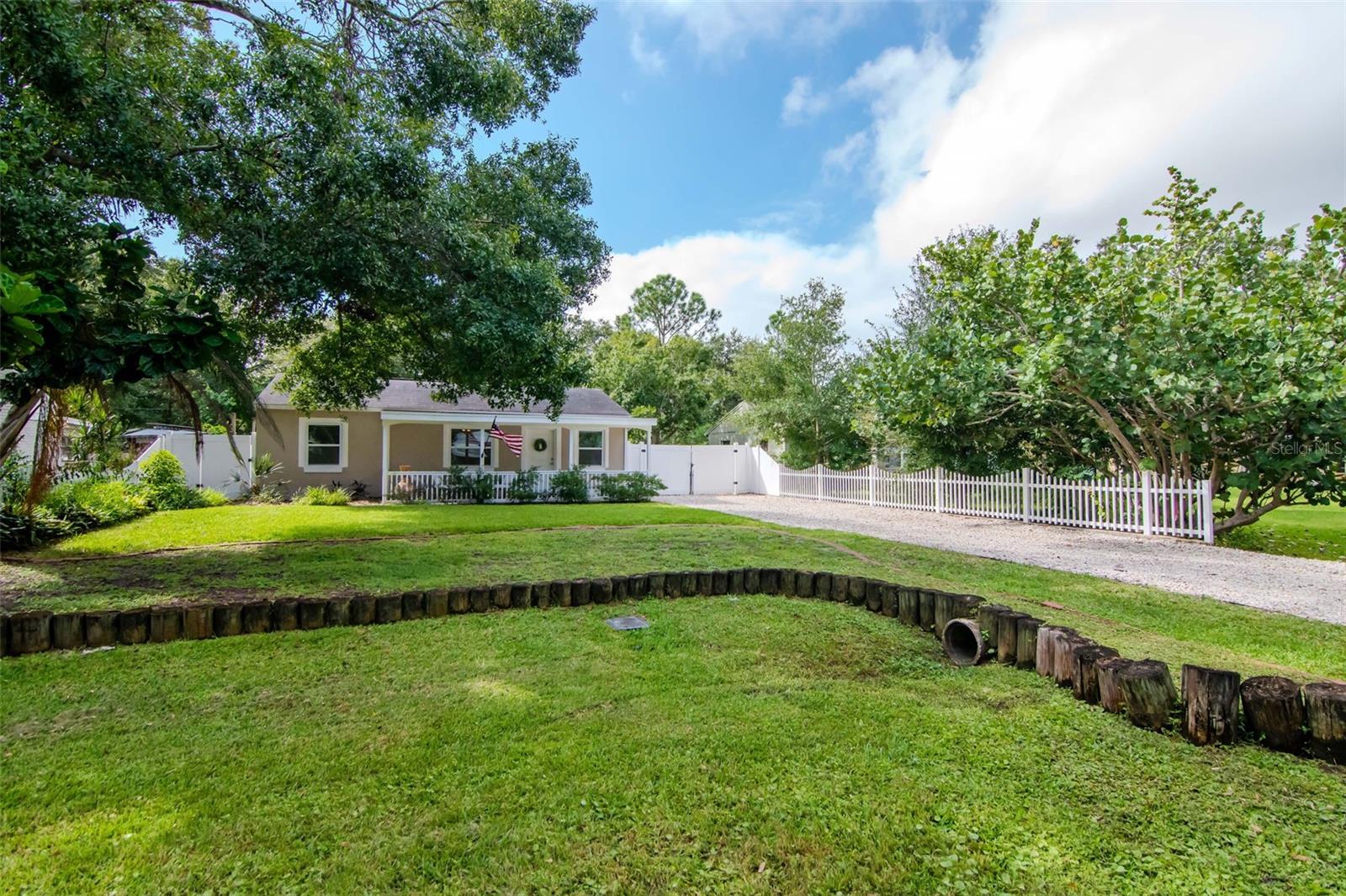 Listing photo id 4 for 4714 Bay View Avenue