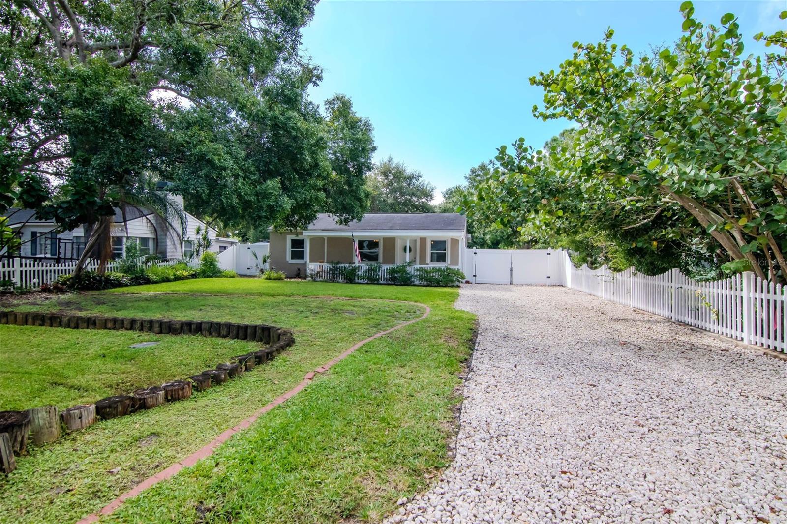 Listing photo id 5 for 4714 Bay View Avenue