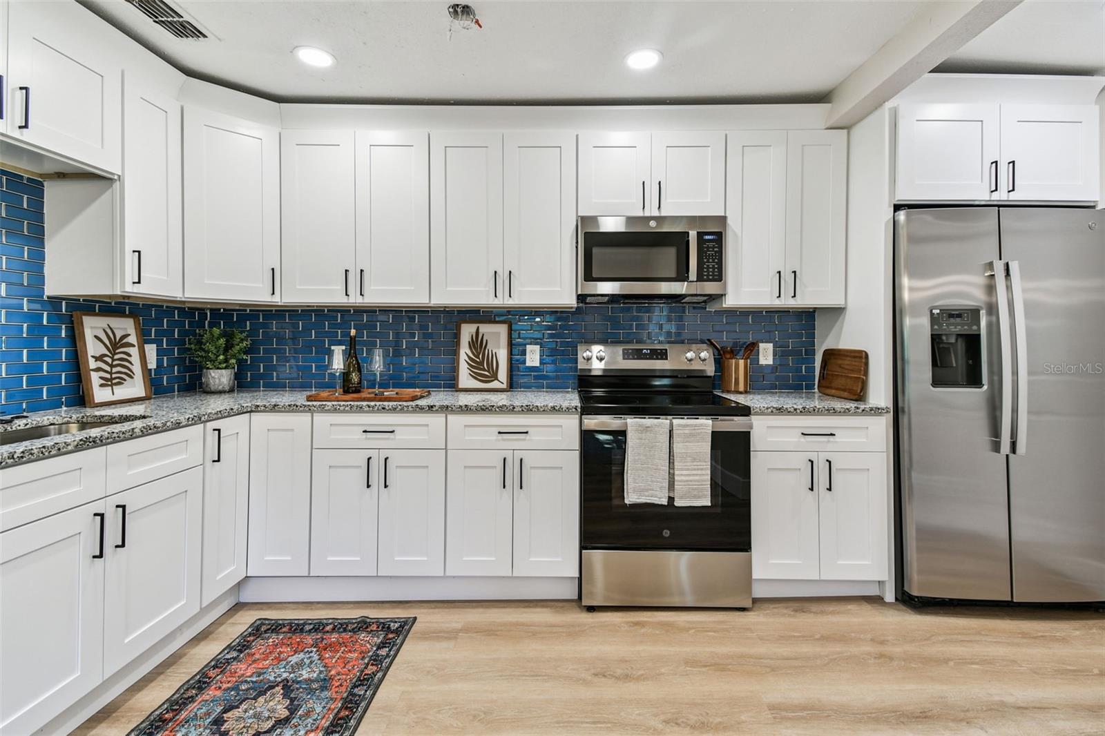 Image 5 of 15 For 2360 25th Avenue S