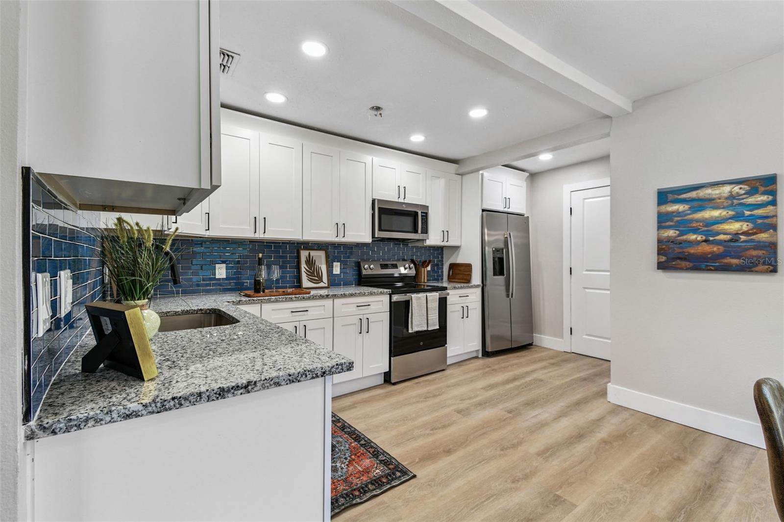 Image 6 of 15 For 2360 25th Avenue S
