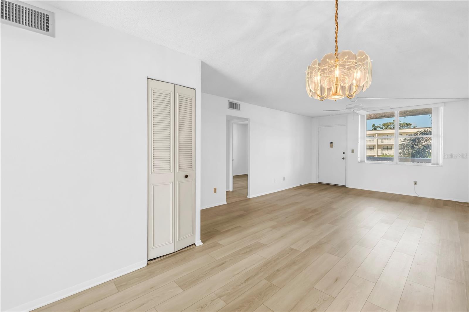 Image 11 of 34 For 4915 Bay Street Ne 222
