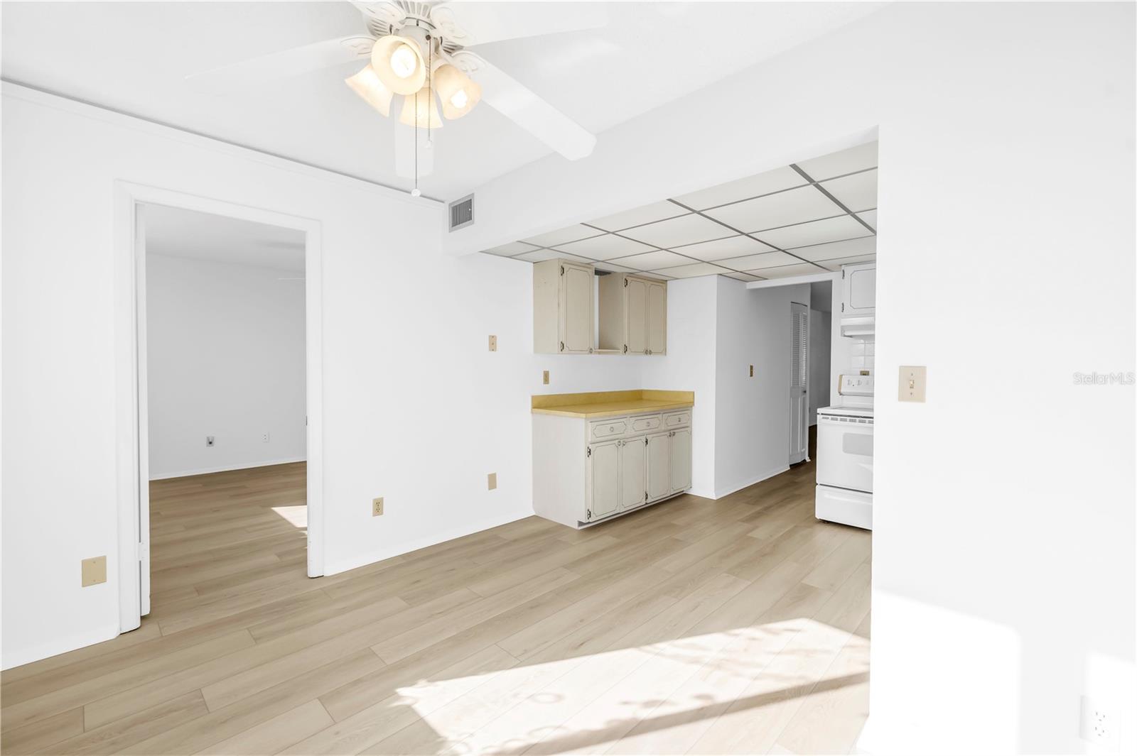 Image 12 of 34 For 4915 Bay Street Ne 222