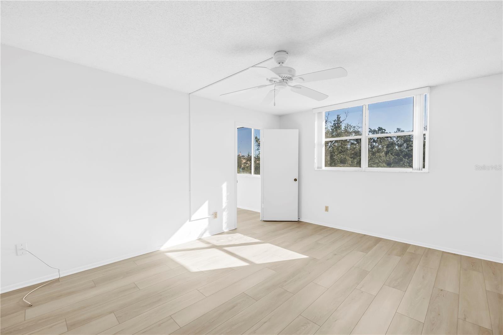 Image 16 of 34 For 4915 Bay Street Ne 222