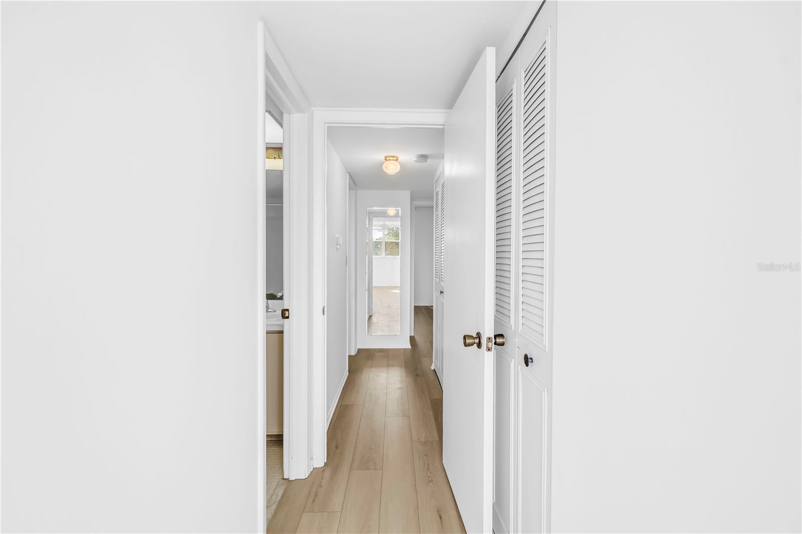 Image 17 of 34 For 4915 Bay Street Ne 222