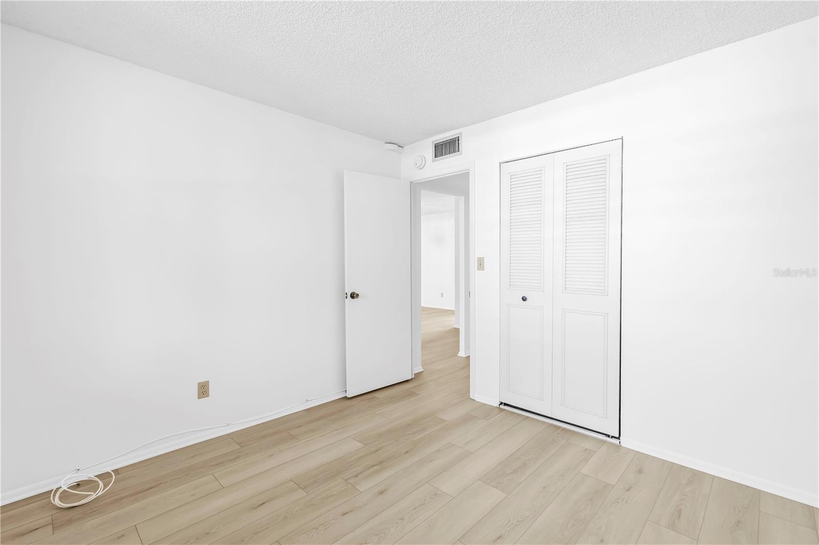 Image 22 of 34 For 4915 Bay Street Ne 222