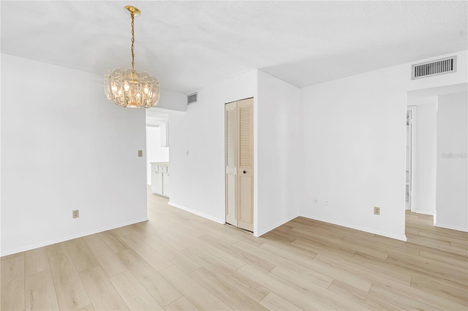Image 5 of 34 For 4915 Bay Street Ne 222