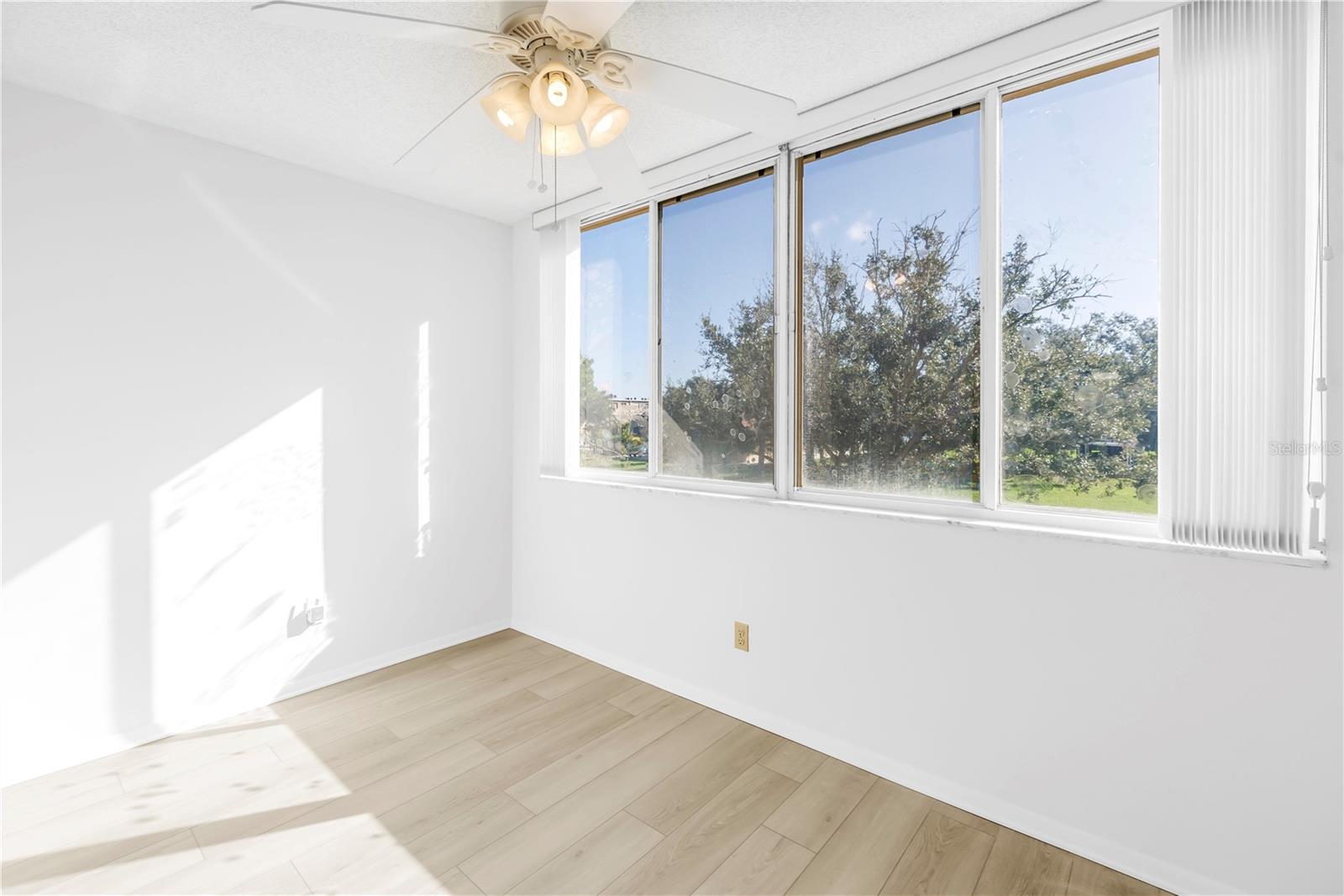 Image 7 of 34 For 4915 Bay Street Ne 222