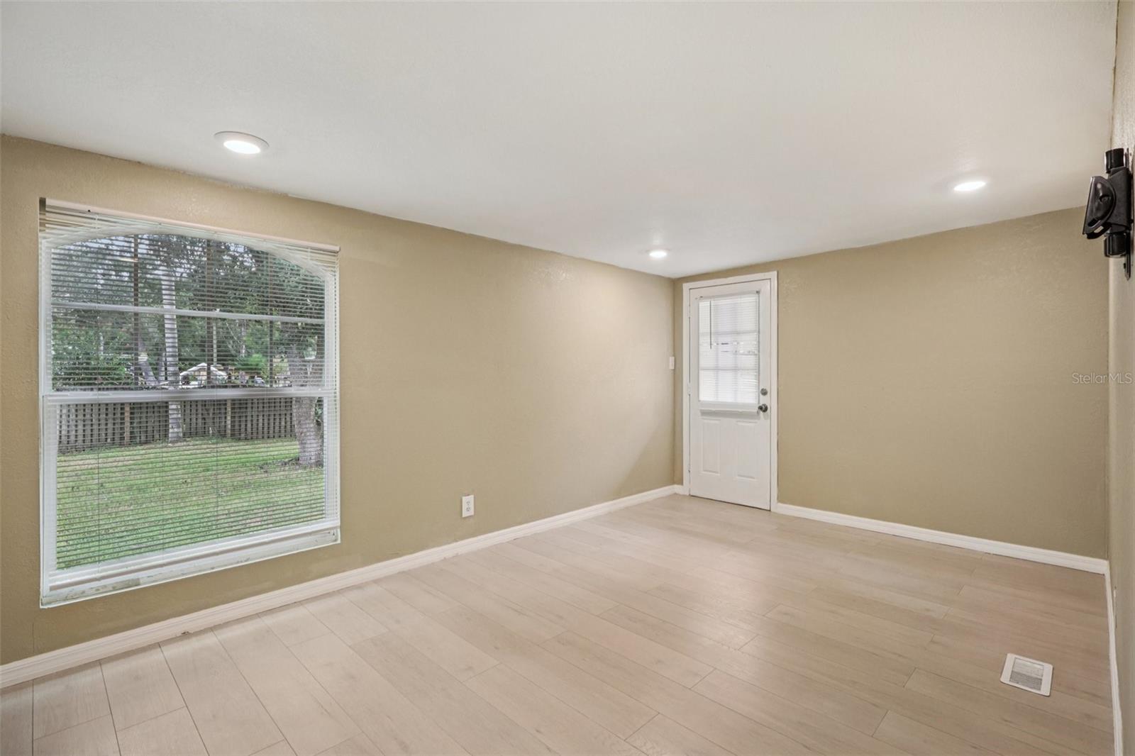 Image 11 of 25 For 19214 Livengood Road