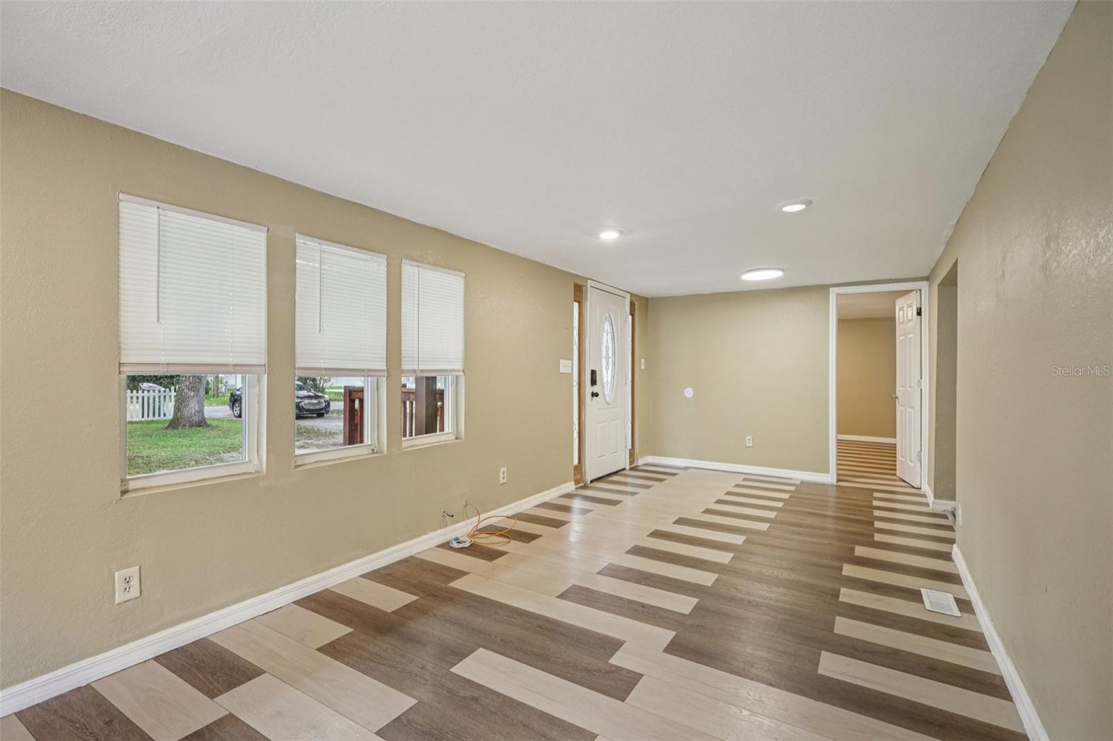 Image 4 of 25 For 19214 Livengood Road