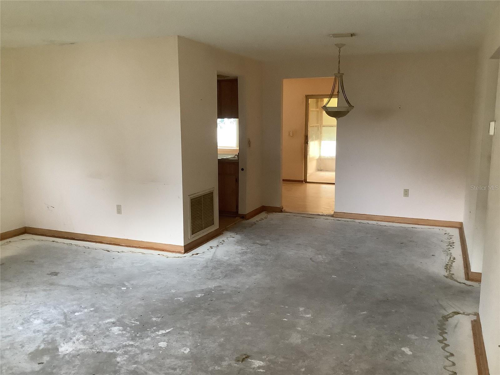 Image 12 of 31 For 7046 Windmere Road