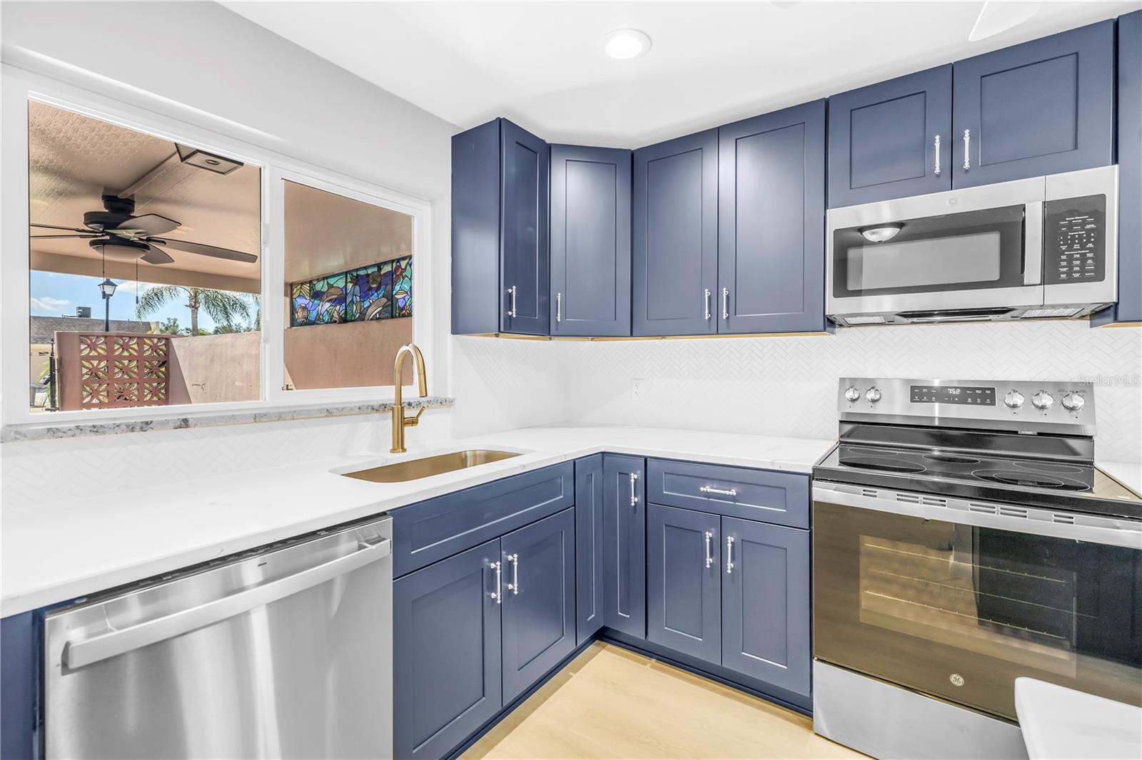 Image 11 of 97 For 433 Boca Ciega Point Boulevard S 1012