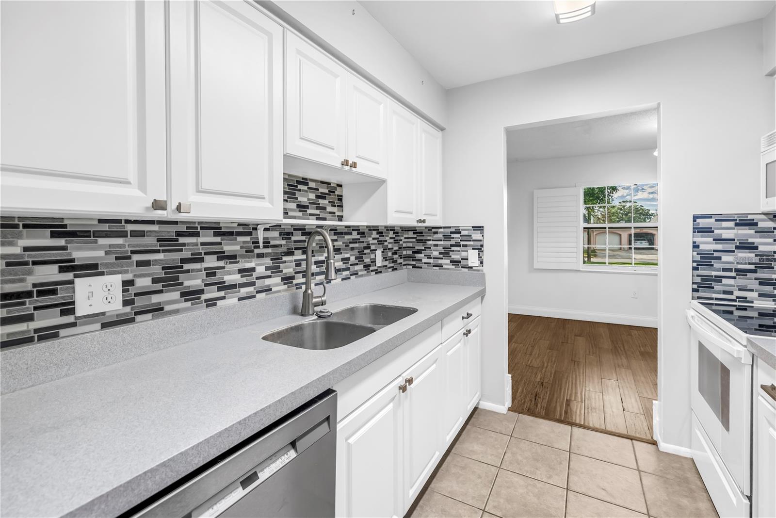 Image 24 of 30 For 1701 Belleair Forest Drive B