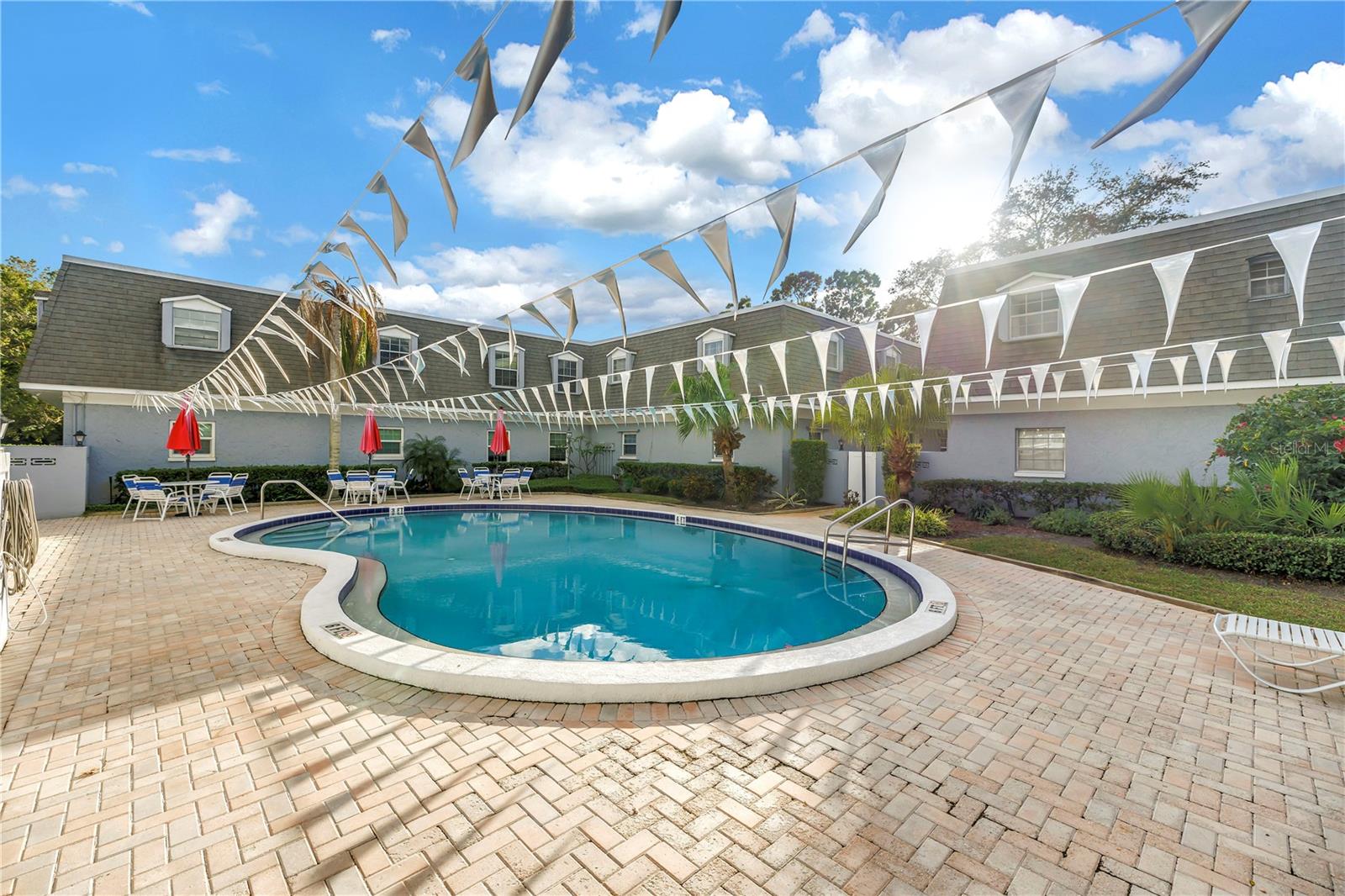Image 27 of 30 For 1701 Belleair Forest Drive B
