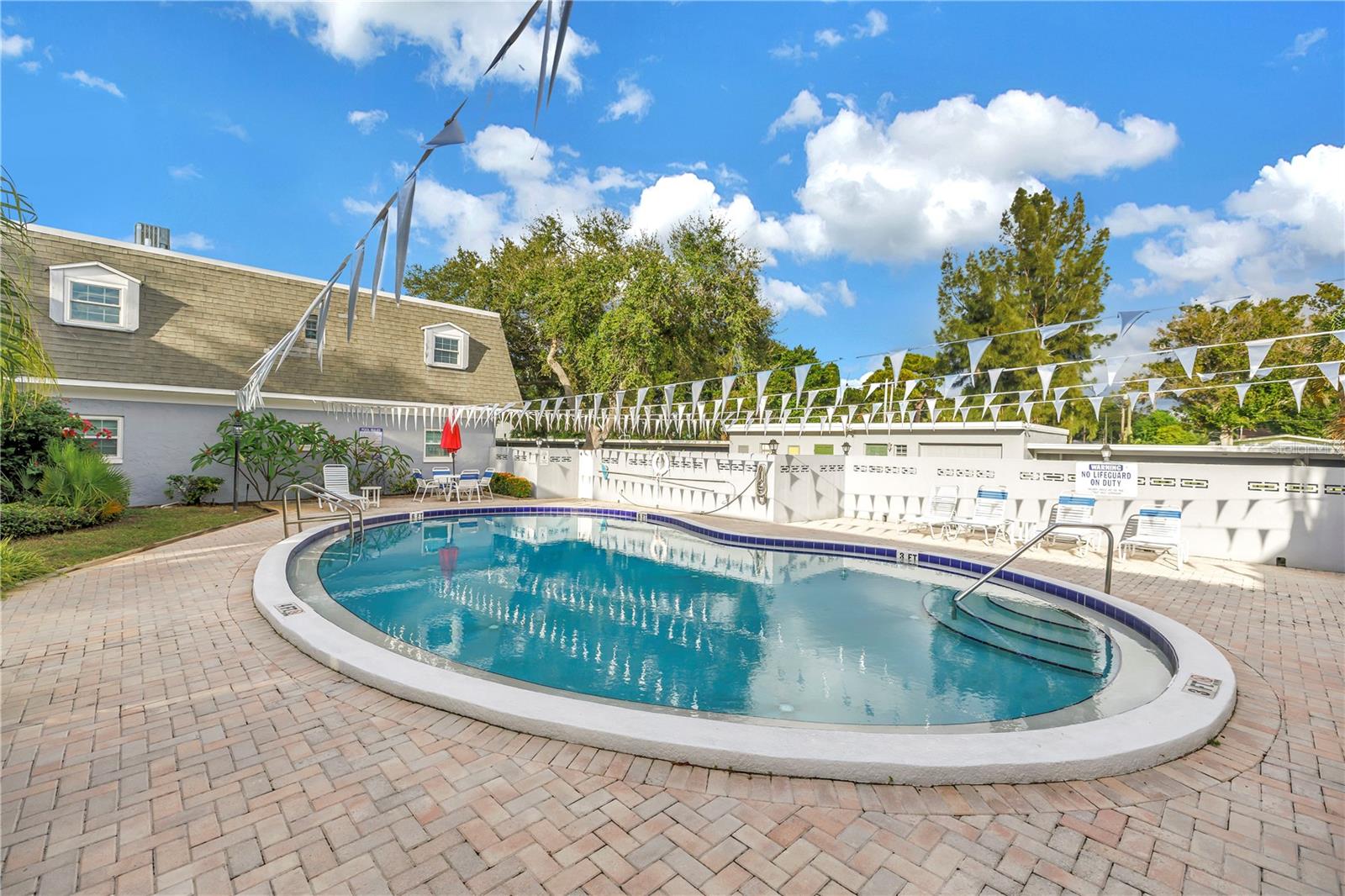 Image 28 of 30 For 1701 Belleair Forest Drive B