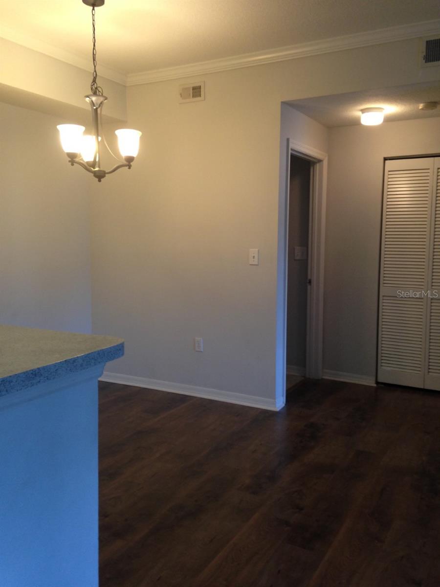 Image 10 of 28 For 5608 Pinnacle Heights Circle 208