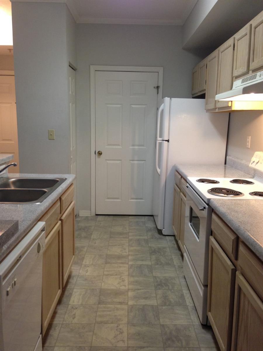 Image 3 of 28 For 5608 Pinnacle Heights Circle 208