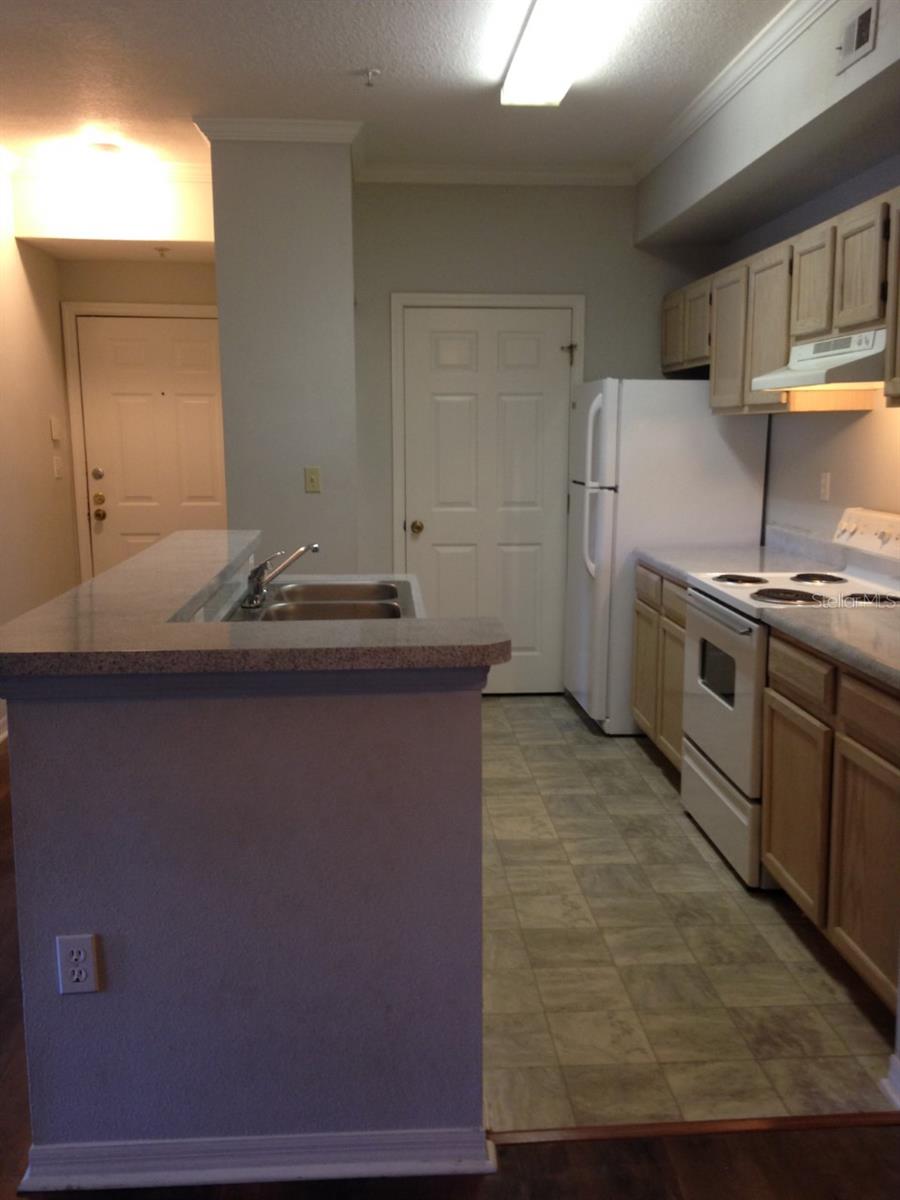 Image 4 of 28 For 5608 Pinnacle Heights Circle 208