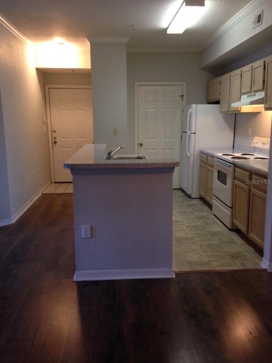 Image 6 of 28 For 5608 Pinnacle Heights Circle 208