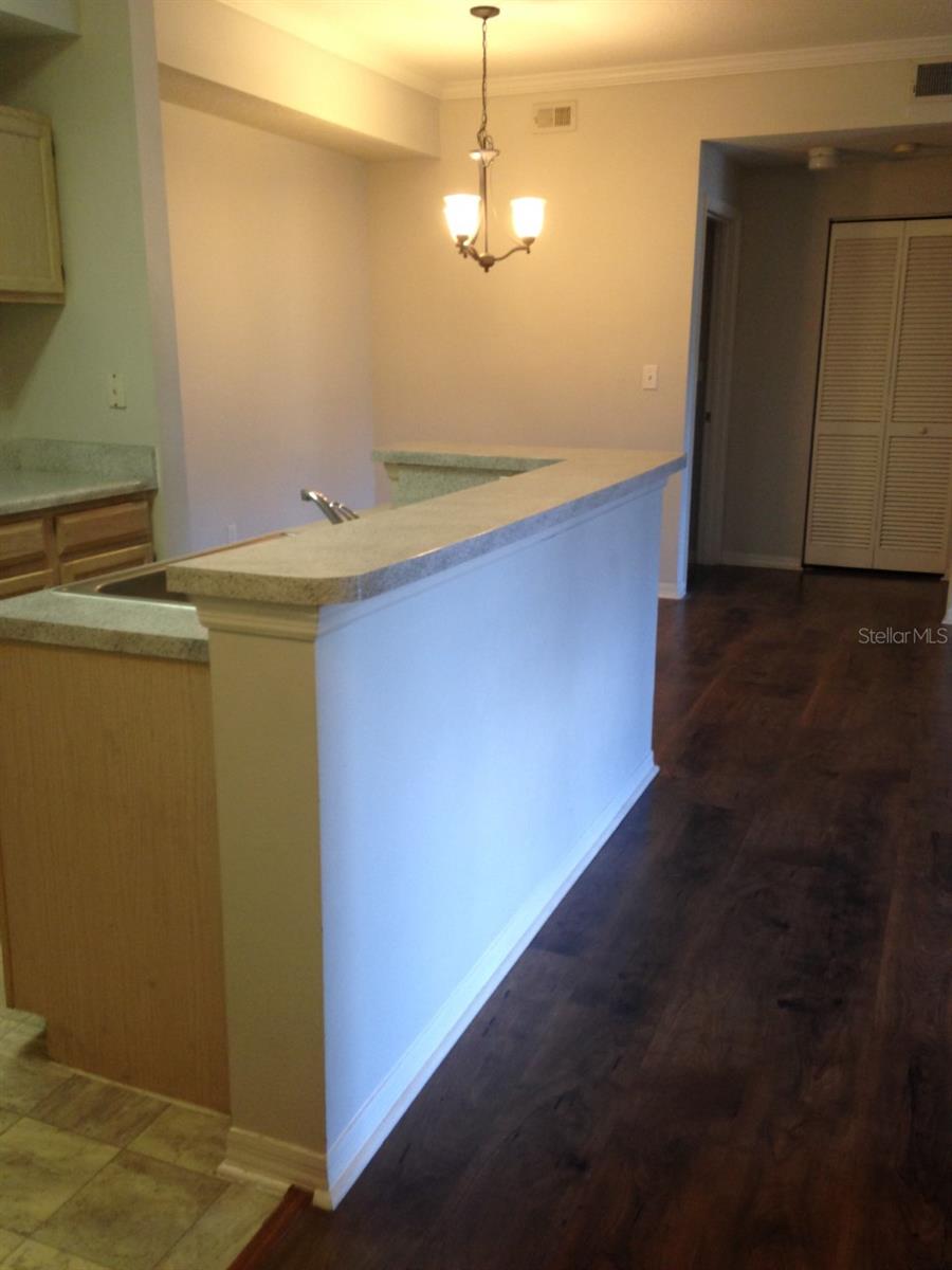 Image 7 of 28 For 5608 Pinnacle Heights Circle 208