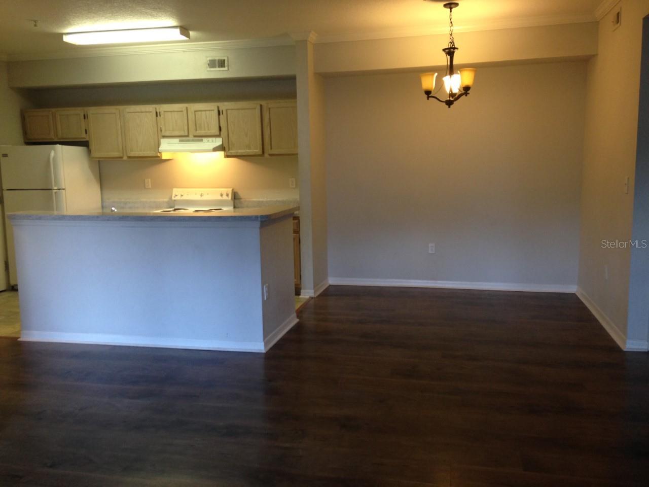 Image 8 of 28 For 5608 Pinnacle Heights Circle 208