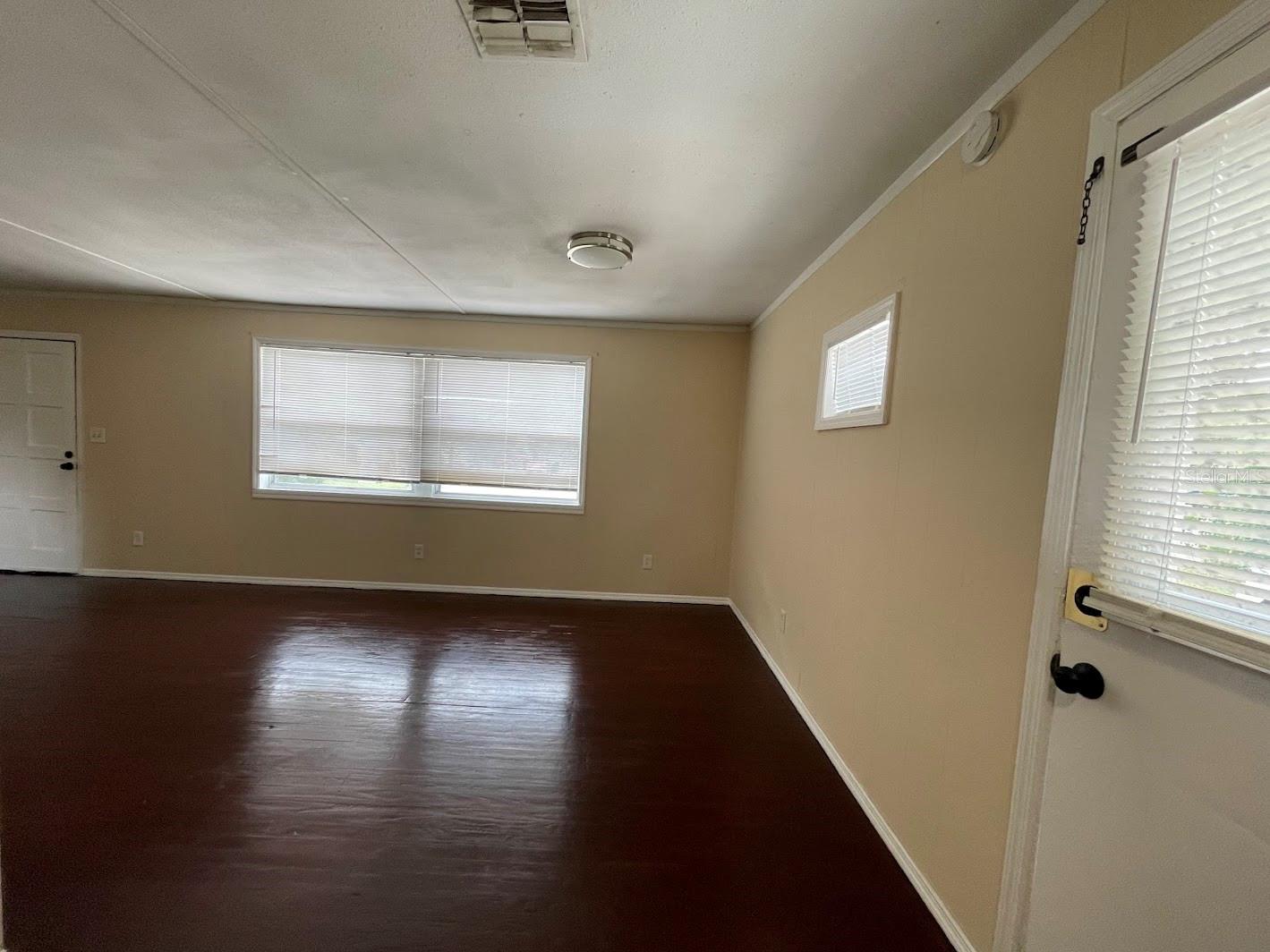 Image 10 of 34 For 901 Woodlawn Street