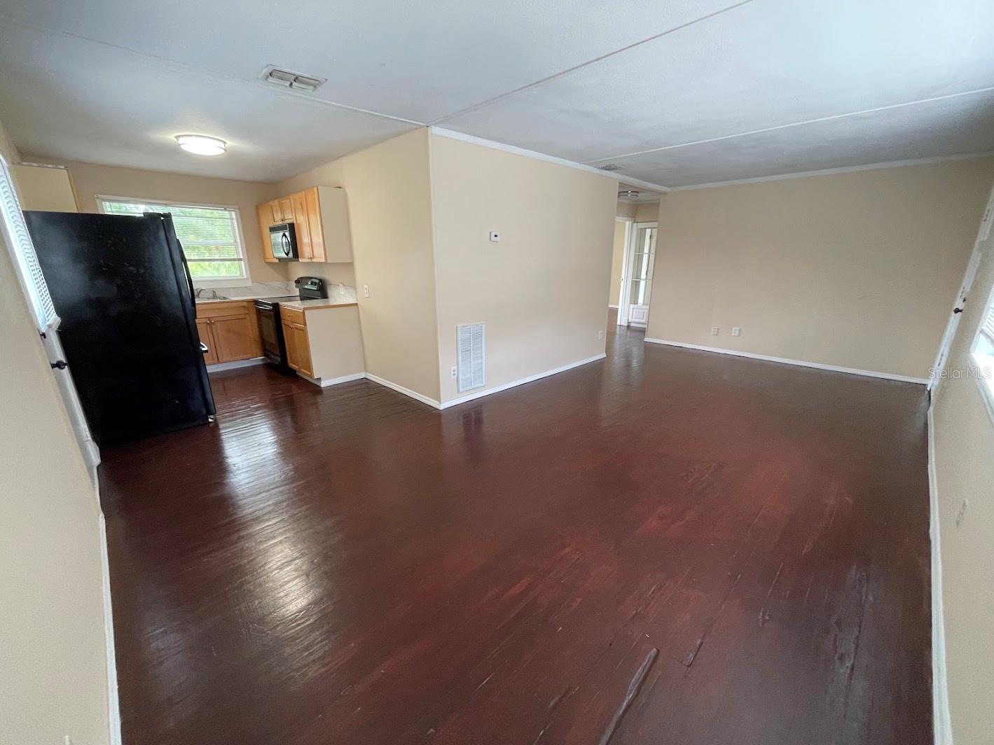 Image 11 of 34 For 901 Woodlawn Street