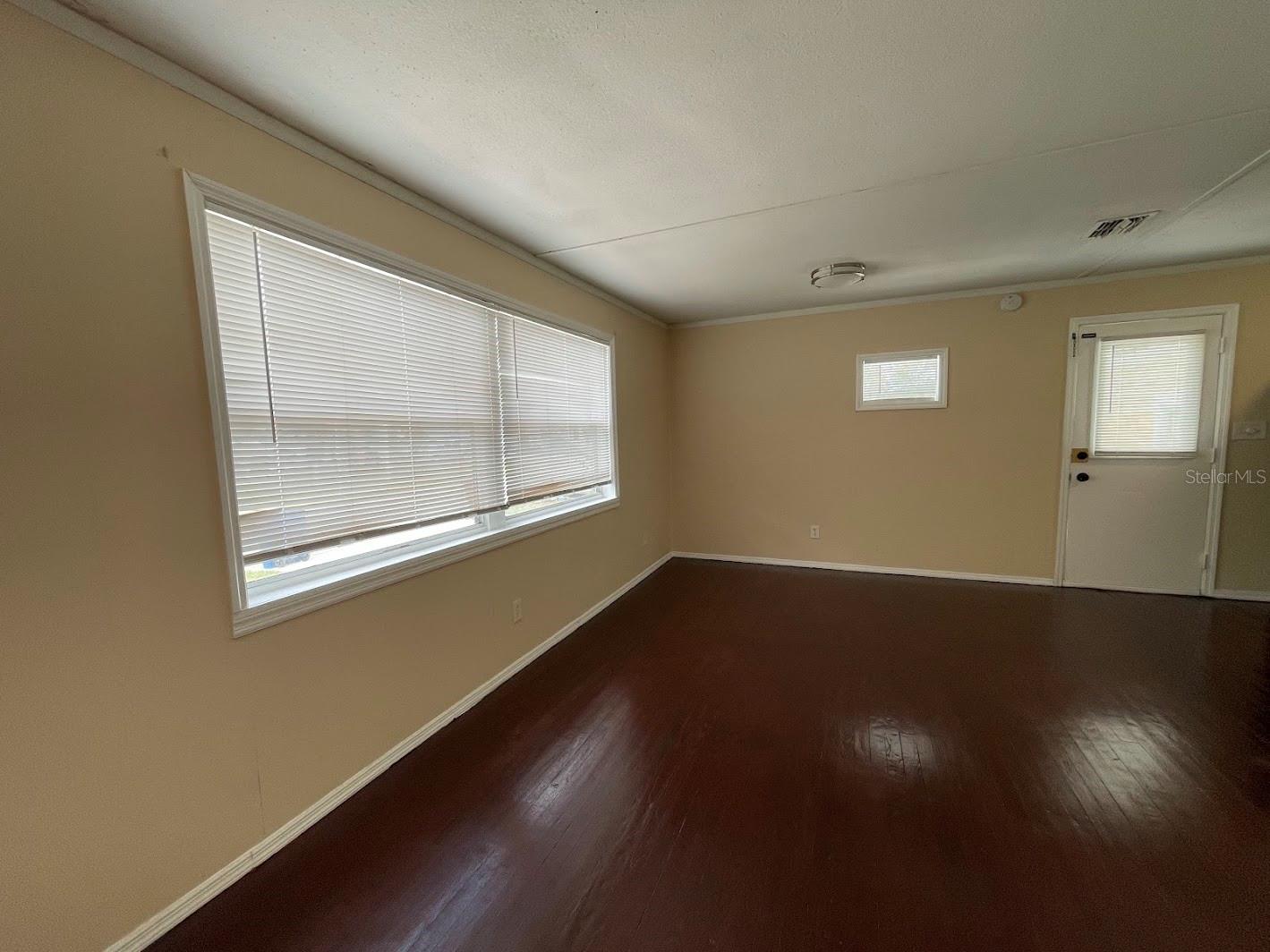 Image 13 of 34 For 901 Woodlawn Street