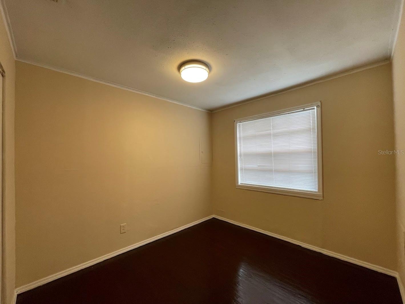 Image 14 of 34 For 901 Woodlawn Street