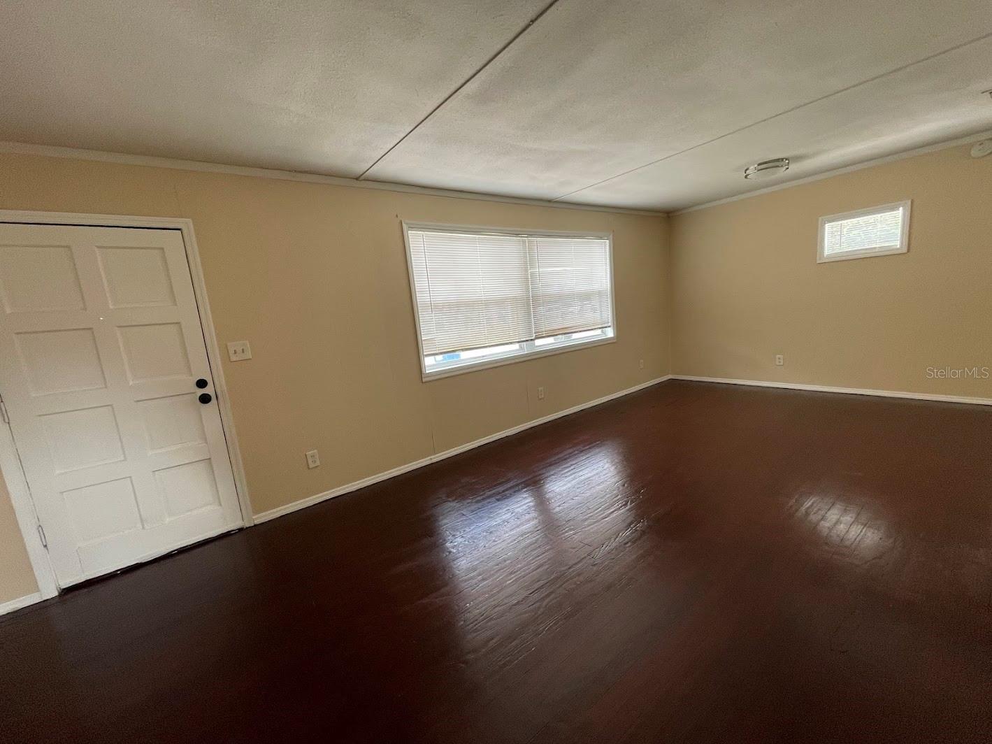 Image 16 of 34 For 901 Woodlawn Street