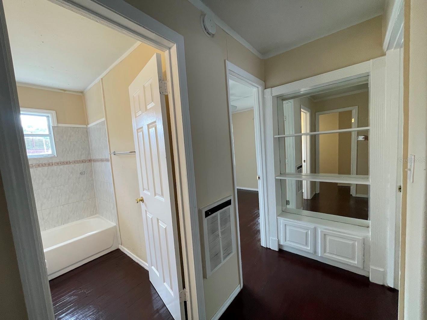 Image 18 of 34 For 901 Woodlawn Street