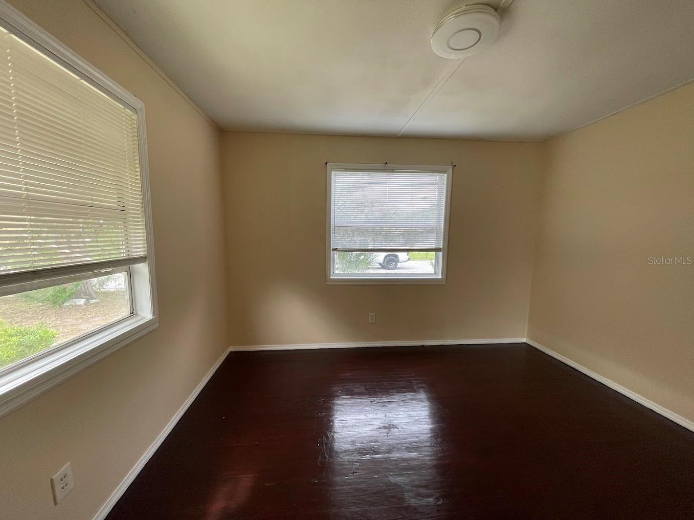 Image 20 of 34 For 901 Woodlawn Street