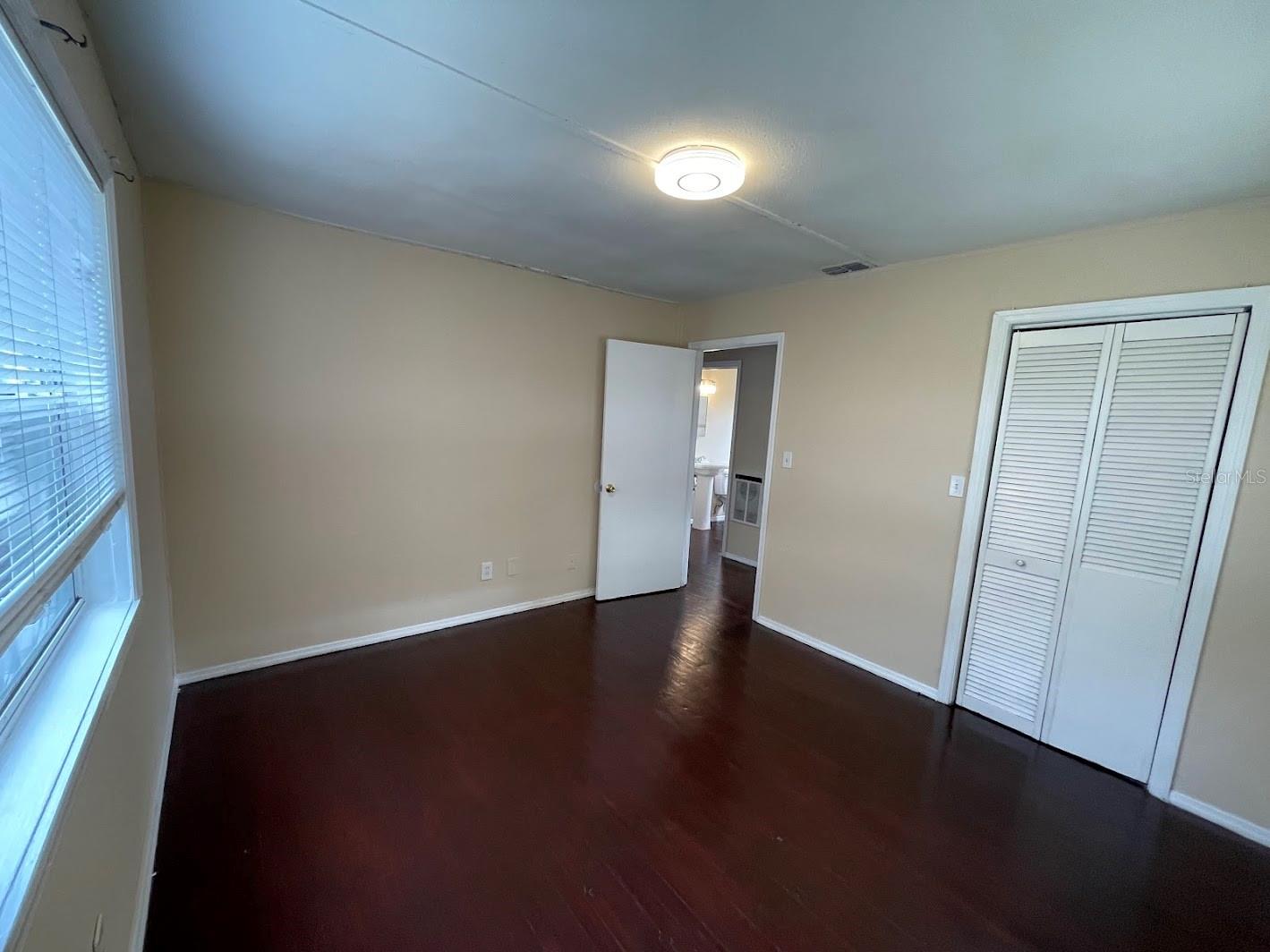 Image 25 of 34 For 901 Woodlawn Street