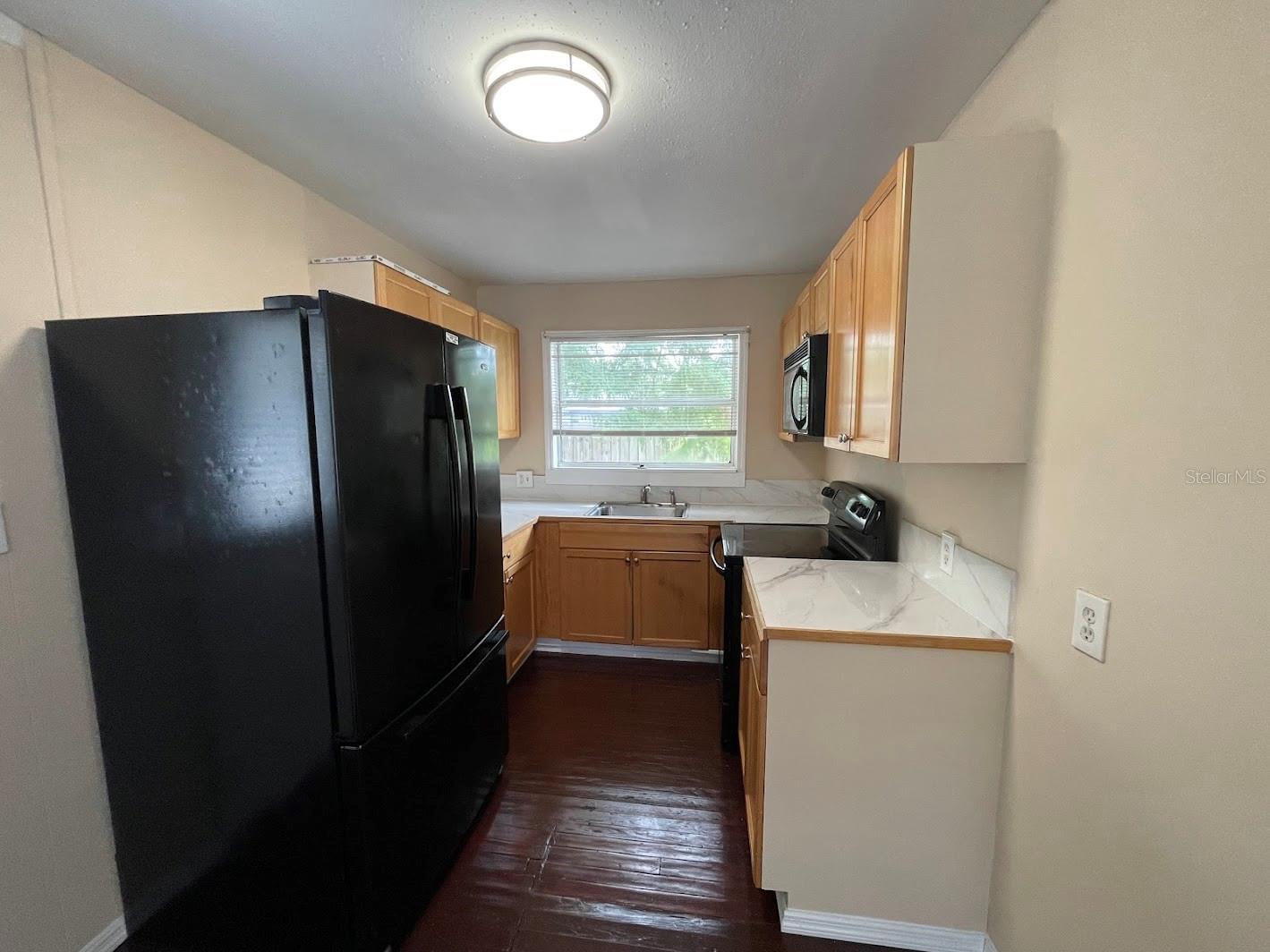 Image 4 of 34 For 901 Woodlawn Street